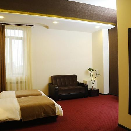 Tomu'S Hotel Guiumri Exterior foto